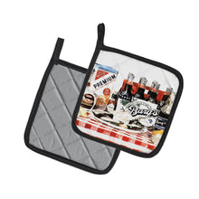 Load image into Gallery viewer, Barq's oysters Pot Holders - Set of 2 Decorative Kitchen Helpers | Made in the USA 1004PTHD