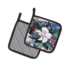 Load image into Gallery viewer, Barq's and Magnolia Pot Holders - Set of 2 Decorative Kitchen Helpers | Made in the USA 1009PTHD