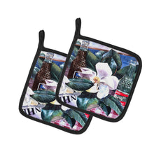 Load image into Gallery viewer, Barq's and Magnolia Pot Holders - Set of 2 Decorative Kitchen Helpers | Made in the USA 1009PTHD