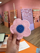 Load image into Gallery viewer, Crochet Daisy Coasters