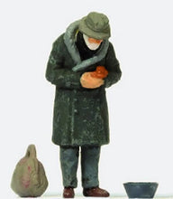 Load image into Gallery viewer, Preiser 28102 HO Scale Beggar