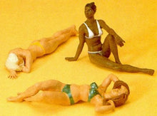 Load image into Gallery viewer, Preiser 45011 G Scale Sunbathing Girls