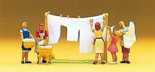 Load image into Gallery viewer, Preiser 10050 HO Scale Women Hanging Laundry -- pkg(5)