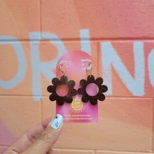Load image into Gallery viewer, Happy Spring Daisy Earrings