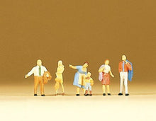 Load image into Gallery viewer, Preiser 79068 N Scale Pedestrians -- Family in the City