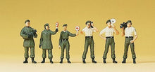Load image into Gallery viewer, Preiser 10394 HO Scale German Police -- Border Guards