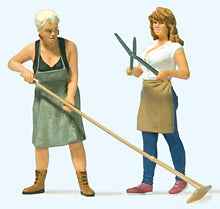 Load image into Gallery viewer, Preiser 44929 G Scale Women Working in the Garden -- pkg(2)