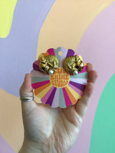 Load image into Gallery viewer, Seashell Cluster Titanium Earrings