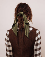 Load image into Gallery viewer, Poison Ivy - Convertible Scrunchie Tie