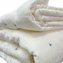 Load image into Gallery viewer, Handmade Lightweight Linen Quilt With Cotton Batting