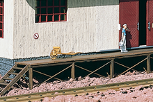 Load image into Gallery viewer, Piko 62287 G Scale Loading Dock for Goods Sheds