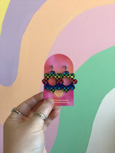 Load image into Gallery viewer, Happy Spring Daisy Earrings