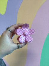 Load image into Gallery viewer, Checkered Daisy Hair Claw