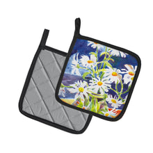Load image into Gallery viewer, Daisy Pot Holders - Set of 2 Decorative Kitchen Helpers | Made in the USA 6003PTHD