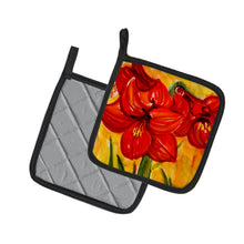 Load image into Gallery viewer, Amaryllis Pot Holders - Set of 2 Decorative Kitchen Helpers | Made in the USA 6067PTHD