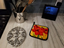 Load image into Gallery viewer, Amaryllis Pot Holders - Set of 2 Decorative Kitchen Helpers | Made in the USA 6067PTHD