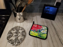 Load image into Gallery viewer, Flower Pot Holders - Set of 2 Decorative Kitchen Helpers | Made in the USA 6126PTHD