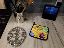Load image into Gallery viewer, Sunflower Pot Holders - Set of 2 Decorative Kitchen Helpers | Made in the USA 6132PTHD