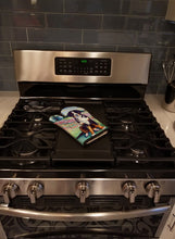 Load image into Gallery viewer, Bernese Mountain Dog Oven Mitt 7011OVMT