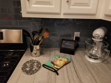 Load image into Gallery viewer, Dogue de Bordeaux Oven Mitt 7024OVMT