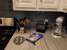 Load image into Gallery viewer, Snowman with Corgi Oven Mitt 7048OVMT