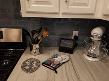 Load image into Gallery viewer, Chinese Crested Oven Mitt 7052OVMT