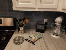 Load image into Gallery viewer, Corgi Oven Mitt 7054OVMT