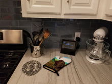 Load image into Gallery viewer, Sussex Spaniel Oven Mitt 7122OVMT