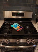 Load image into Gallery viewer, Lady with her Pug Oven Mitt 7133OVMT