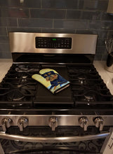 Load image into Gallery viewer, Brussels Griffon Oven Mitt 7146OVMT