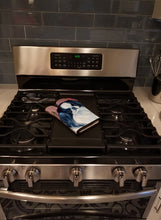 Load image into Gallery viewer, Japanese Chin Oven Mitt 7149OVMT