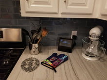 Load image into Gallery viewer, Red Wine Bottle and Glass Oven Mitt 7185OVMT