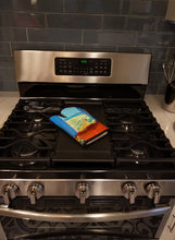Load image into Gallery viewer, Great Dane Oven Mitt 7250OVMT