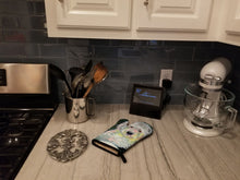 Load image into Gallery viewer, Old English Sheepdog Oven Mitt 7252OVMT