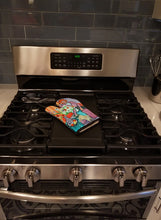 Load image into Gallery viewer, Lady with her Pug Oven Mitt 7266OVMT