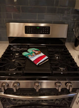 Load image into Gallery viewer, Mona Lisa with  Corgi Oven Mitt 7284OVMT
