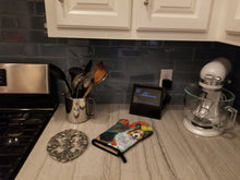 Load image into Gallery viewer, Corgi by the lake Oven Mitt 7294OVMT