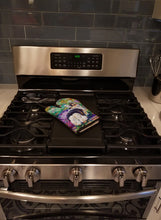 Load image into Gallery viewer, Corgi Garden Path Oven Mitt 7297OVMT