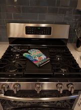 Load image into Gallery viewer, Corgi Footbridge Oven Mitt 7298OVMT