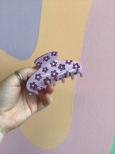 Load image into Gallery viewer, Floral Hair Claw