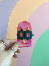 Load image into Gallery viewer, Happy Spring Daisy Earrings