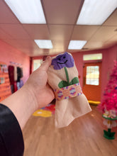 Load image into Gallery viewer, Fun Flower Socks