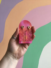 Load image into Gallery viewer, Spring Daisy Arch Earrings