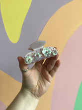 Load image into Gallery viewer, Appliqué Flower Hair Claws