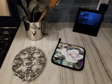 Load image into Gallery viewer, Magnolia Pot Holders - Set of 2 Decorative Kitchen Helpers | Made in the USA 8002PTHD