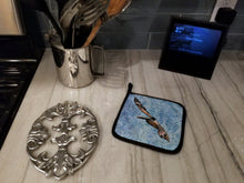 Load image into Gallery viewer, Pelican Pot Holders - Set of 2 Decorative Kitchen Helpers | Made in the USA 8150PTHD