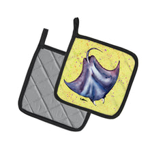 Load image into Gallery viewer, Stingray on Yellow Pot Holders - Set of 2 Decorative Kitchen Helpers | Made in the USA 8531PTHD