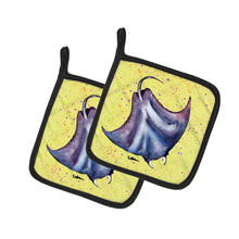 Load image into Gallery viewer, Stingray on Yellow Pot Holders - Set of 2 Decorative Kitchen Helpers | Made in the USA 8531PTHD