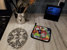 Load image into Gallery viewer, Louisiana Spices  Pot Holders - Set of 2 Decorative Kitchen Helpers | Made in the USA 8540-2PTHD