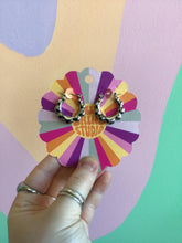 Load image into Gallery viewer, Scalloped Titanium Hoops